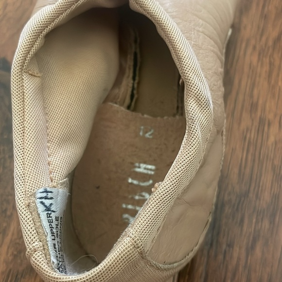 Bloch Pulse Jazz Shoe
S0470 - Picture 6 of 7